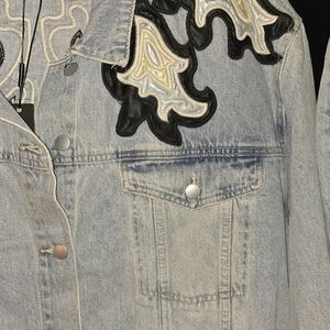 Fashion Nova Light Wash Denim Trucker Jacket And Pants Set.